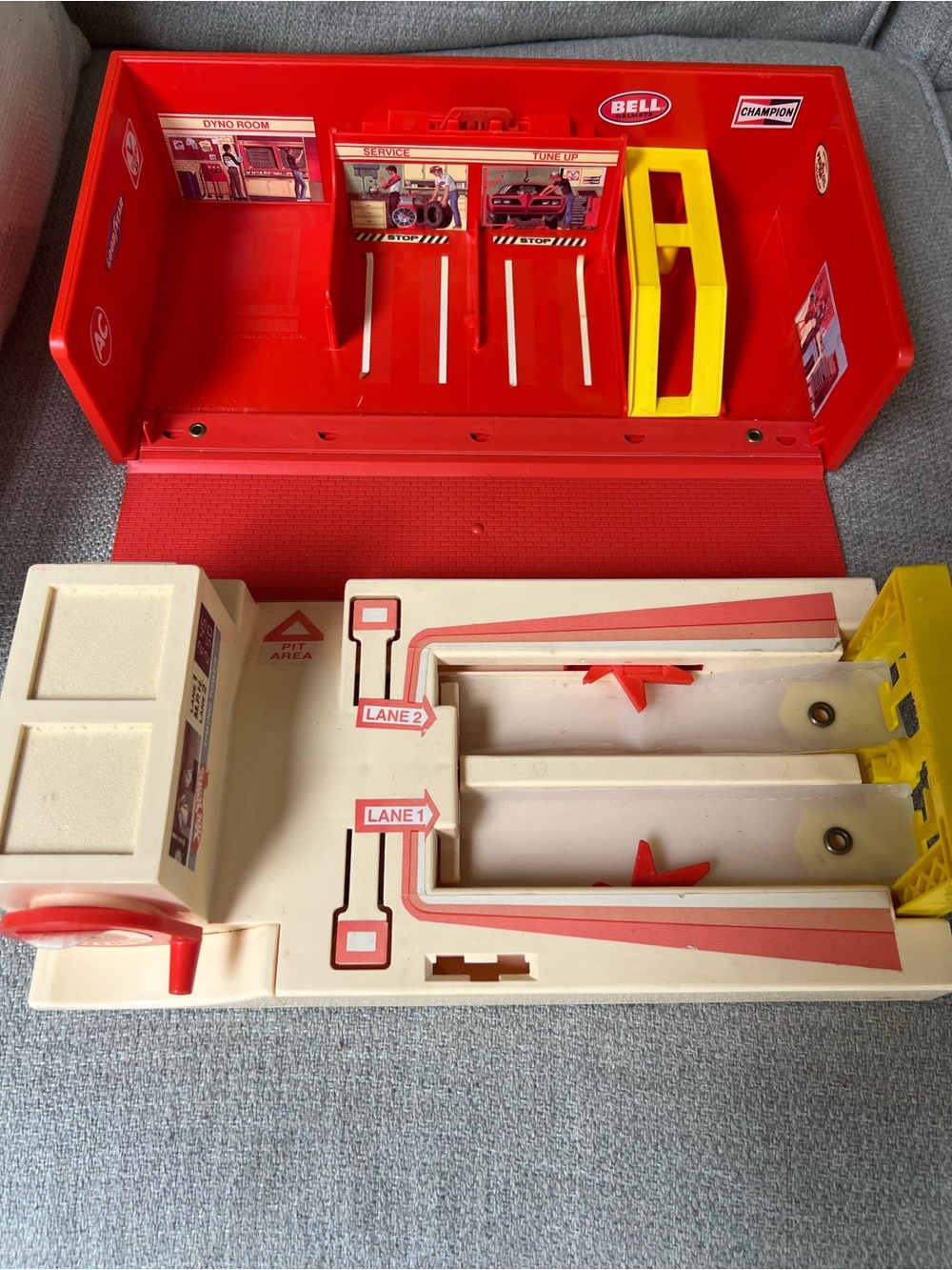 Vintage 1981 Hot Wheels Inside Track Sto and Go race set